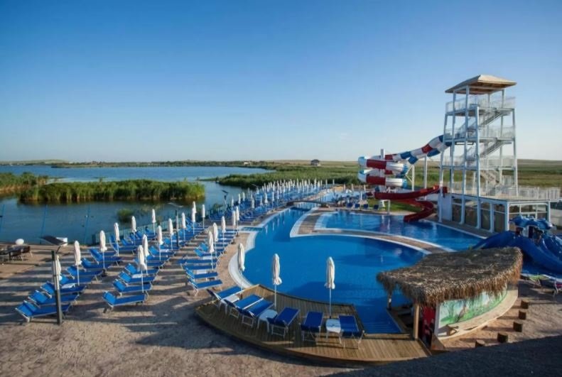 PENINSULA RESORT