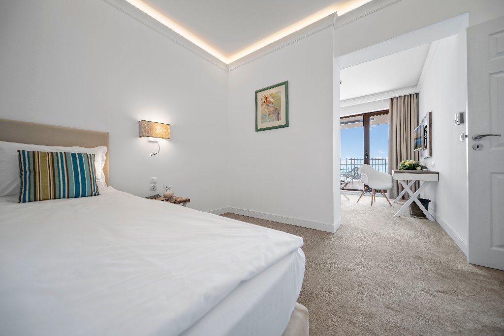 HVD NYMPHA - Adults Only 18+