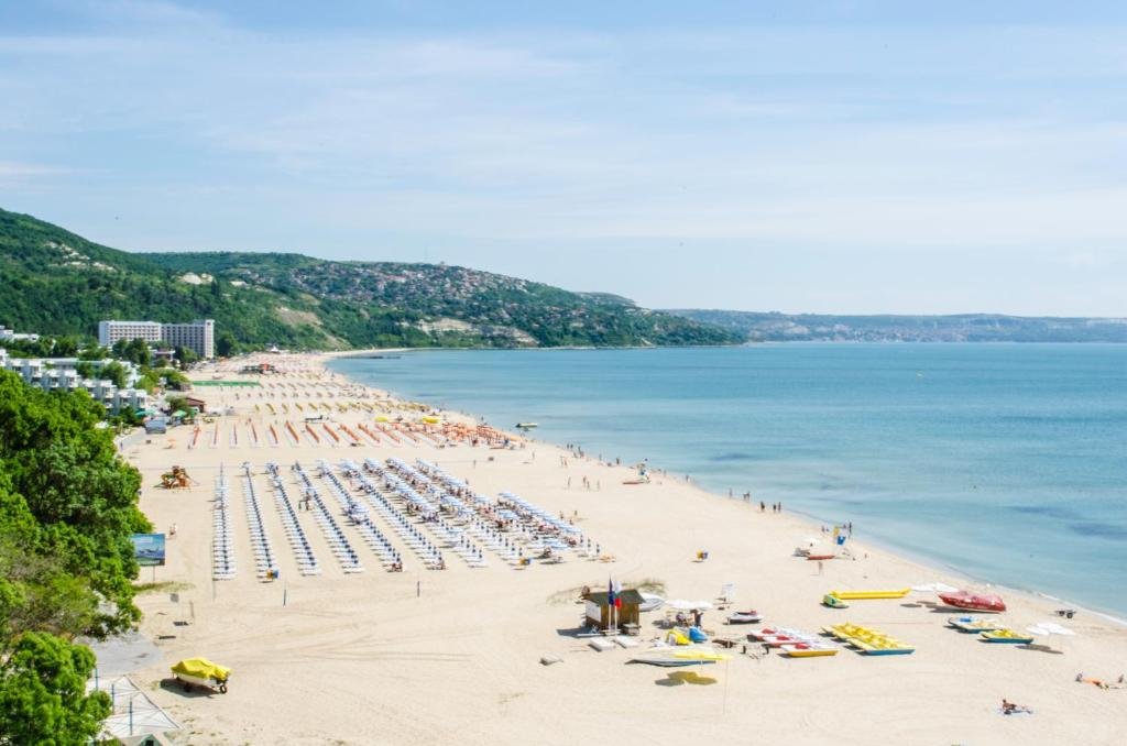 BORYANA - Hotel Renovat 2025