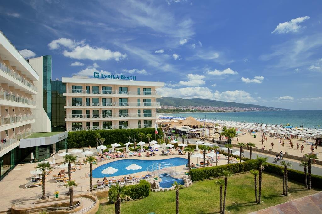 DIT EVRIKA BEACH CLUB