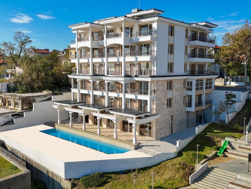 La Boheme - Adults Only 16+