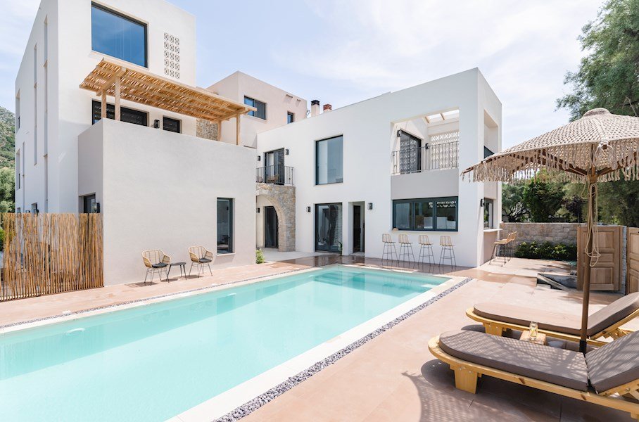 13 Keys Suites