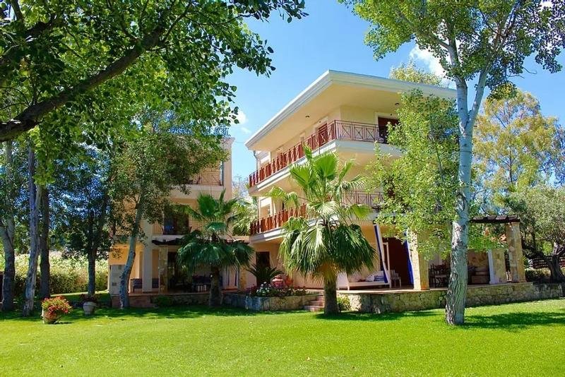 Nusa Suites and Villas 