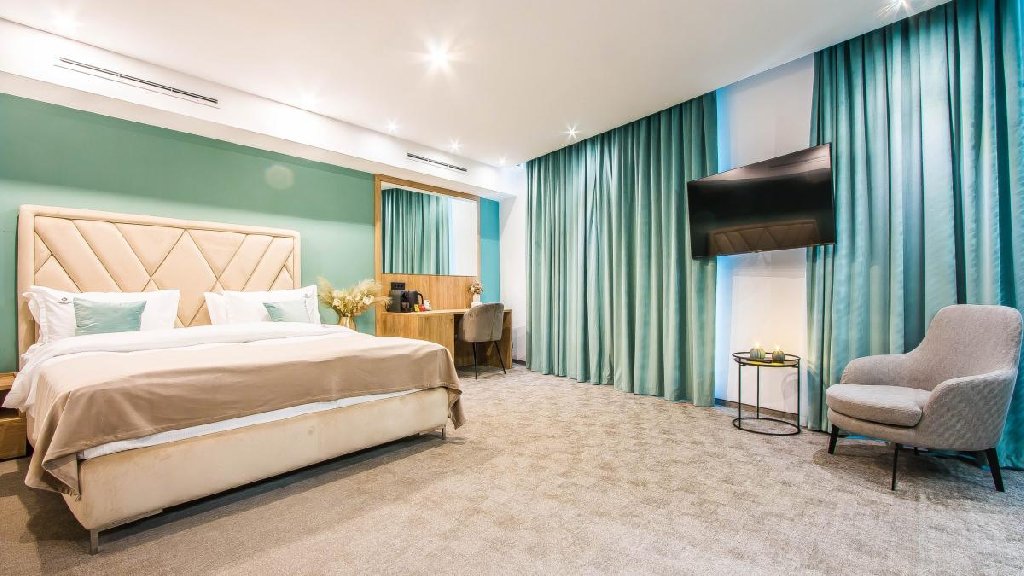 Central Carol Aparthotel